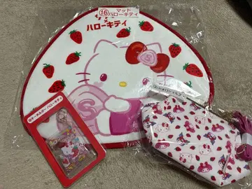 사쿠마 x 헬로키티 딸기 무늬 매트와 파우치 세트