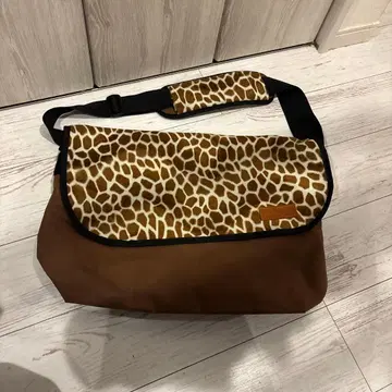 [ 신품 ] FAWKES 기린 패턴 메신저백 숄더백 지라프