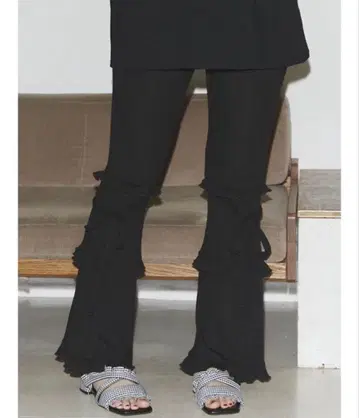 merry jenny 프릴 리브 플레어 팬츠