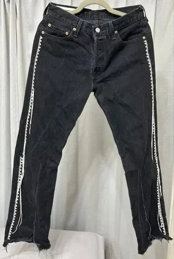 DISCOVERED newsed 스티치 데님 팬츠