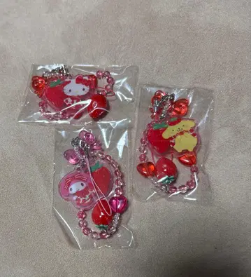 키티 마이멜로디 폼폼푸딩 딸기신문 50주년 랜덤 아크릴 스트랩