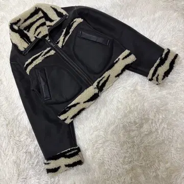 SLY 리버서블 B-3 무스탕 보아 자켓 숏 기장 제브라 패턴 블랙