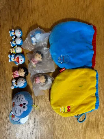 도라에몽 피규어 세트 9체와 복조리