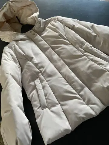 새상품 로디스포토 후드 부착 숏 다운 자켓 S 밀크티 베이지