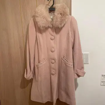 LAISSE PASSE 핑크 퍼 부착 롱 코트