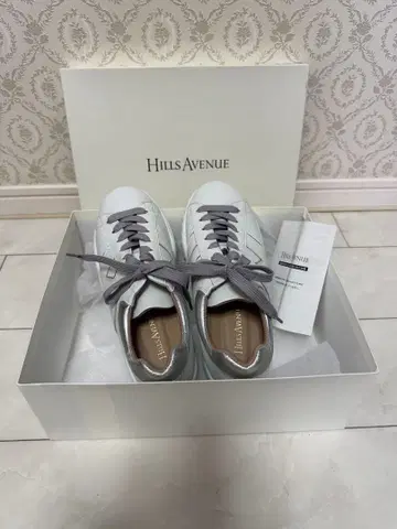 HILLS AVENUE 화이트/실버 스니커즈