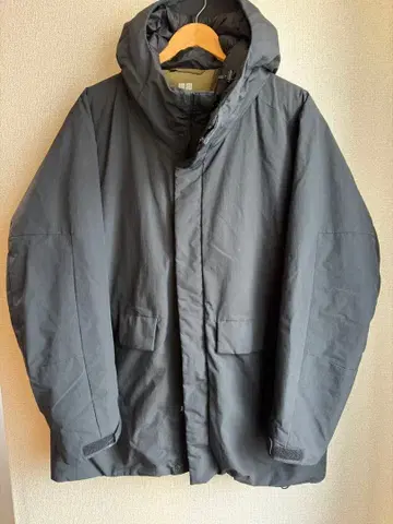 유니클로 하이브리드 다운 후드티 블랙