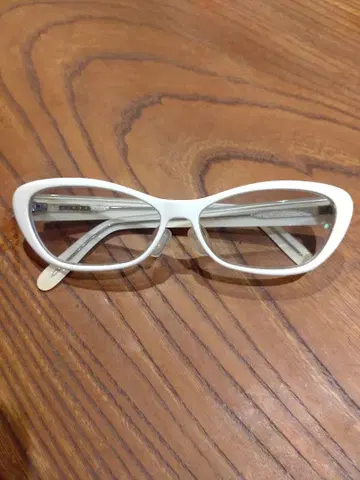 하쿠산 메가네텐 화이트 계열 셀 프레임 새상품급