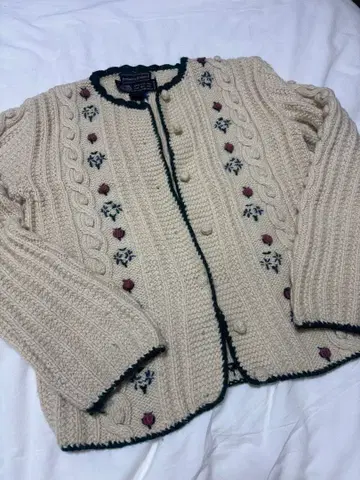 80s 90s 빈티지 꽃무늬 자수 케이블 니트 울 가디건 화이트 계열