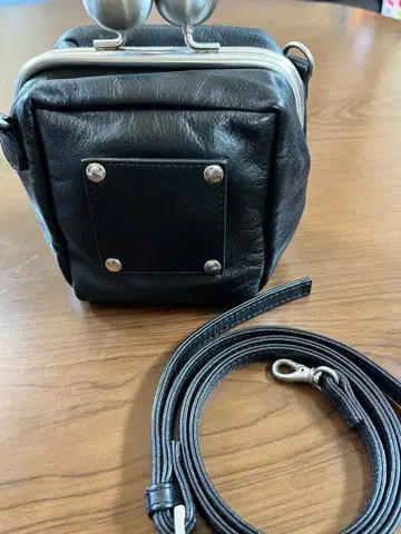 kawakawa 블랙 미니 가마구치 숄더백