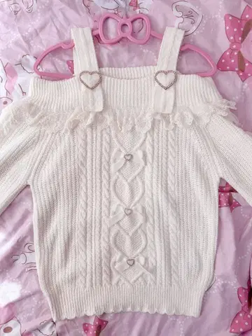 LIZLISA 하트 버클 프릴 오프숄더 니트 화이트