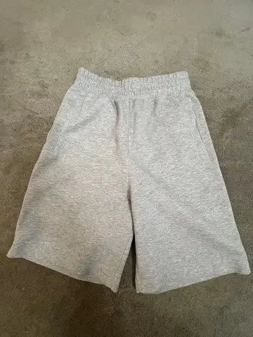 UNIQLOC 그레이 숏팬츠 S 사이즈