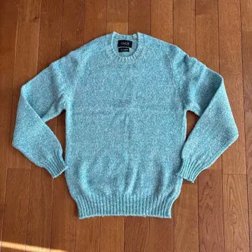 Howlin 스코틀랜드 스카이블루 크루넥 니트 스웨터