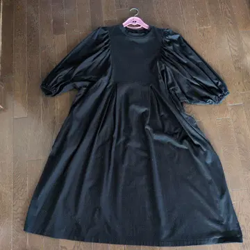 [ 새상품급 ] 유니버셜 티슈 블랙 원피스