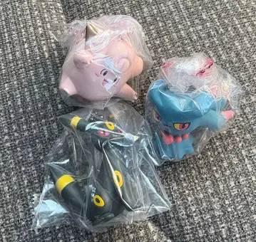 포켓몬 센터 가챠 축광 피규어 참 무우마 블래키 피피