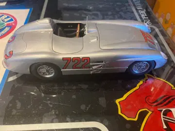 메르세데스 벤츠 722 1/18 스케일 모델