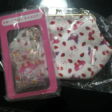 마이멜로디 딸기 무늬 파우치와 키링 세트