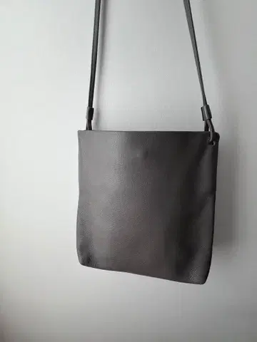 evam eva 천연 가죽 숄더백 그레이
