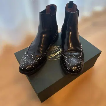 처치스 블랙 가죽 사이드 고어 부츠