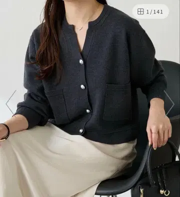 콜라주 다크 그레이 버튼 니트