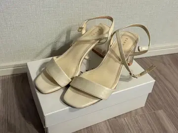 RANDA 아이보리 샌들 투명 힐