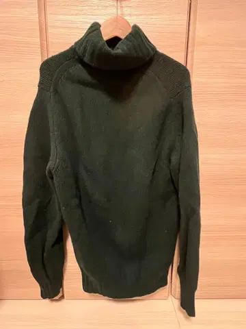 Drake's 다크 그린 터틀넥 스웨터 드레익스