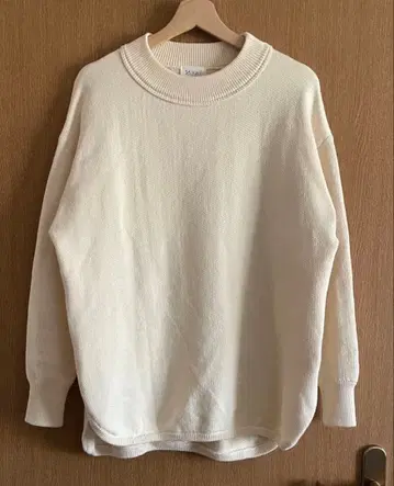 오늘 가격 인하 yuni 라운드 헴 크루넥 풀오버 아이보리