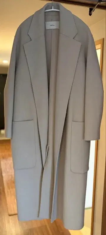 투데이풀 베이지 롱 코트 앞 포켓 포함