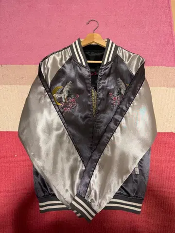 새틴 스카잔 매와 드래곤 자수