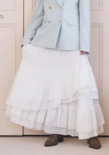 릴리 브라운 비대칭 티어드 스커트 화이트 프리 사이즈