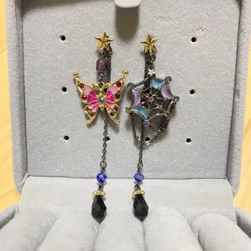 ANNA SUI 나비와 거미줄 귀걸이