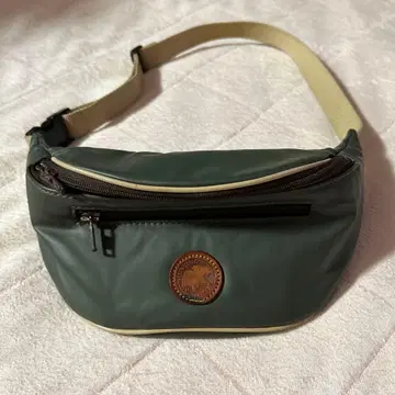 그린 바디백 프론트 포켓 부착