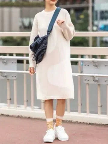 유니클로 마리메꼬 니트 라무 크루넥 원피스 베이지 XL 사이즈