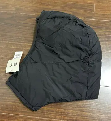 미사용 새상품 유니클로C 나일론 후디드 넥워머 블랙
