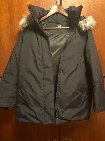 유니클로 하이브리드 다운 코트