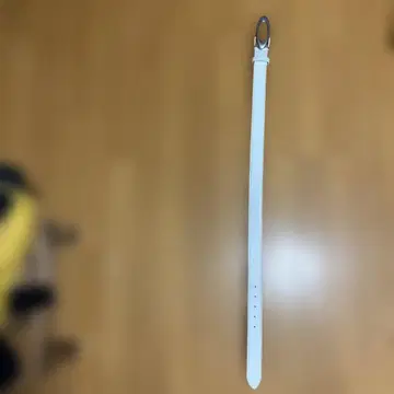화이트 가죽 오벌 버클 벨트