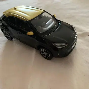 도요타 야리스 크로스 컬러 샘플 미니카 1/30 스케일