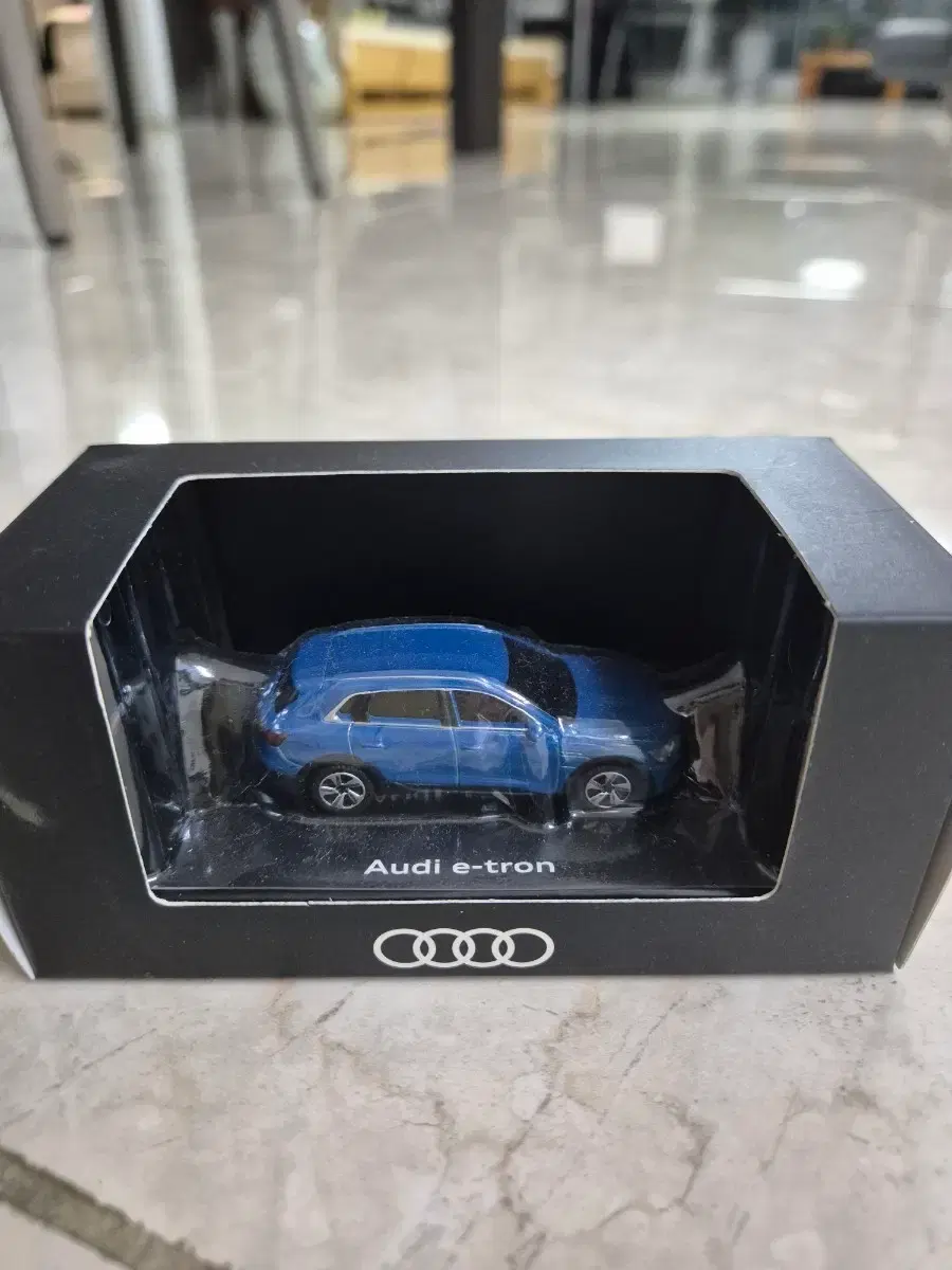 아우디 e-tron 미니카 USB 스틱(새상품)32GB | 브랜드 중고거래 플랫폼, 번개장터