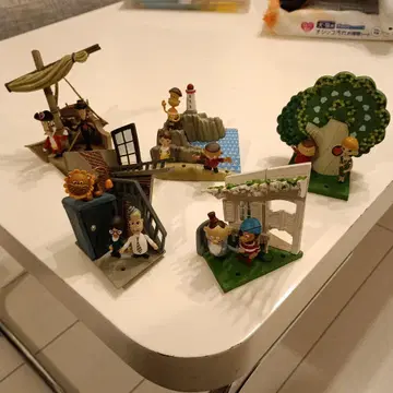 해적 테마의 캐릭터 피규어 세트