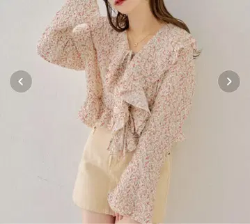 chico 프릴 디자인 프론트 리본 블라우스