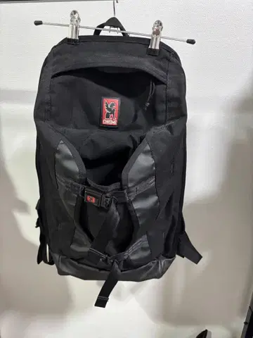 CHROME 블랙 백팩