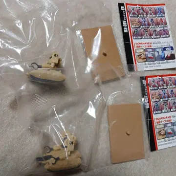 1/400 건담 컬렉션 자쿠 탱크 사막색 2종류