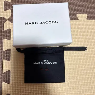MARC JACOBS 로고 파우치 오리지널 박스 포함