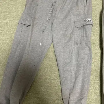 그레이 조거 팬츠 포켓 부착