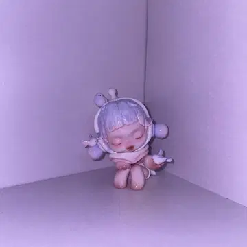 팝마트 스컬팬더 우주복 피규어 잠자는 포즈