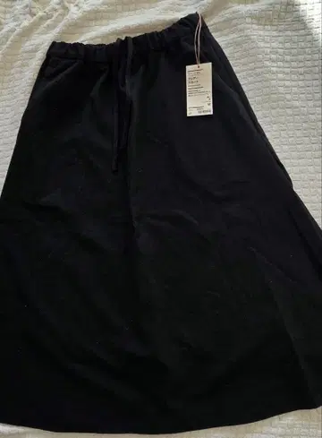 [ 새상품 ] 무인양품 플레어 스커트 M 사이즈 블랙
