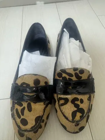 DIANA 레오파드 무늬 로퍼