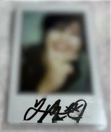 저녁 어스름에 이끄는 칠흑의 천사들 YUMA 파티 몬스터 폴라로이드