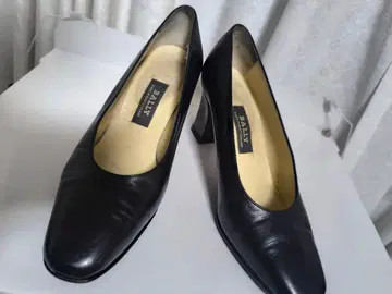 BALLY 블랙 가죽 하이힐