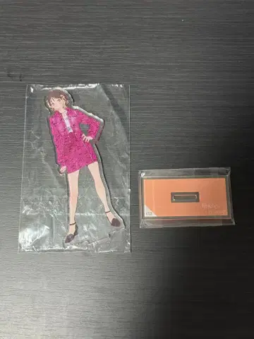 쿠스노키 토모리 아크릴 스탠드 쿠스노키 토모리를 밝히고 있나요?